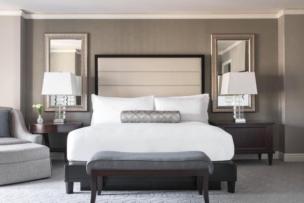 Club Executive One-Bedroom Suite interior